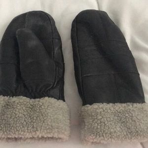 Black leather mittens